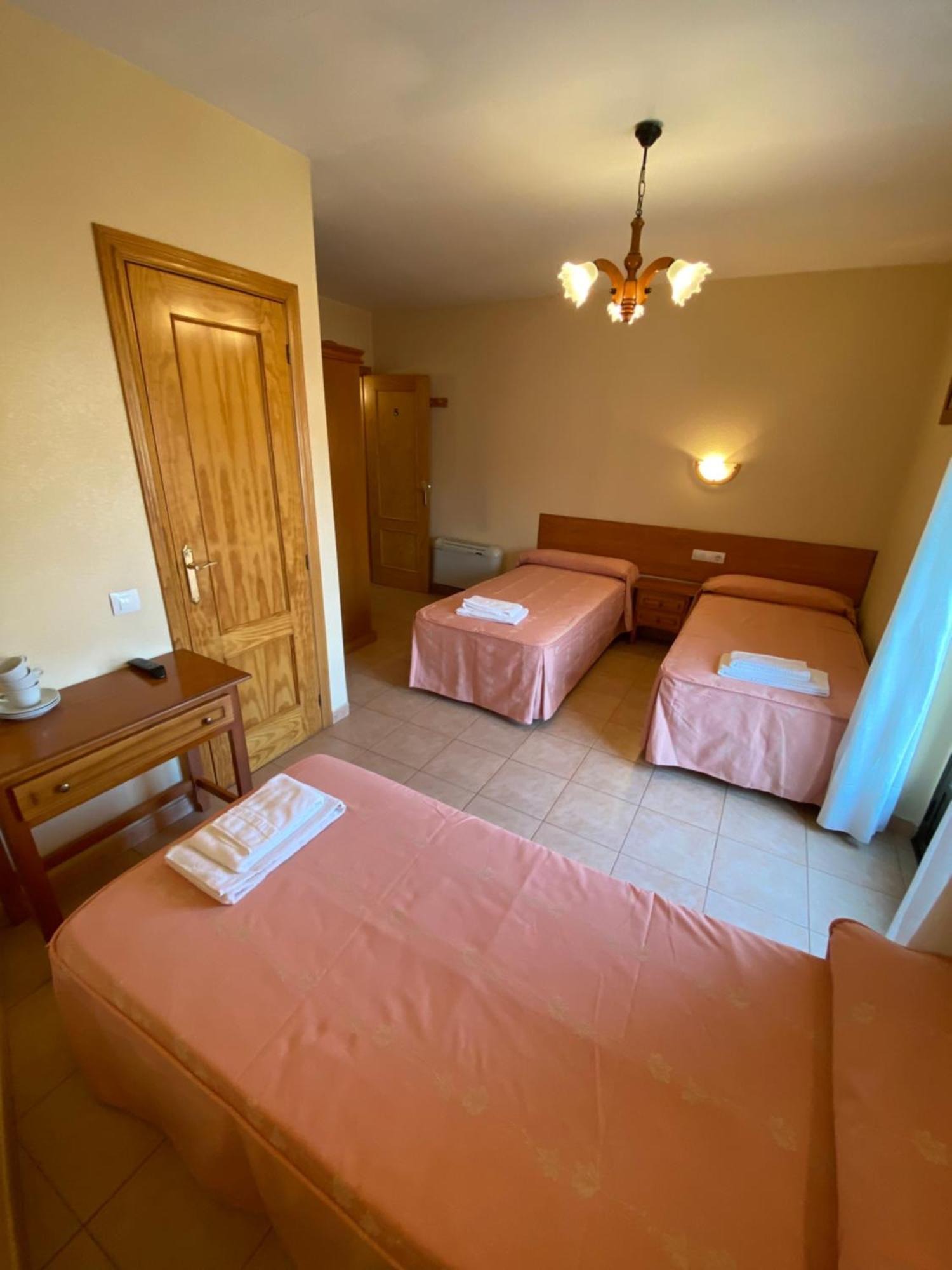 Hostal Jose Mari Ciudad-Rodrigo Exteriör bild